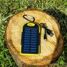 Powerbank 5000 mAh Wild Trekz z panelem solarnym – turystyczny, z karabińczykiem i kablem USB