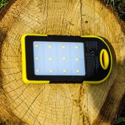 Powerbank 5000 mAh Wild Trekz z panelem solarnym – turystyczny, z karabińczykiem i kablem USB