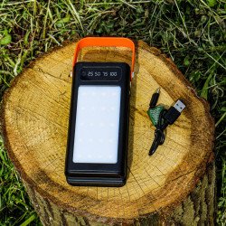 Powerbank Wild Trek 30000 mAh z LED, 4x USB, wbudowanymi kablami USB-C i Lightning