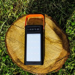 Powerbank Wild Trek 30000 mAh z LED, 4x USB, wbudowanymi kablami USB-C i Lightning