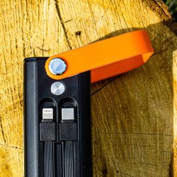 Powerbank Wild Trek 30000 mAh z LED, 4x USB, wbudowanymi kablami USB-C i Lightning