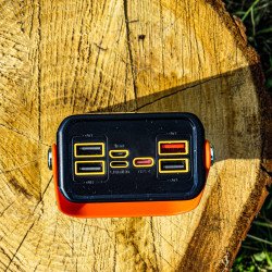 Powerbank Wild Trek 30000 mAh z LED, 4x USB, wbudowanymi kablami USB-C i Lightning